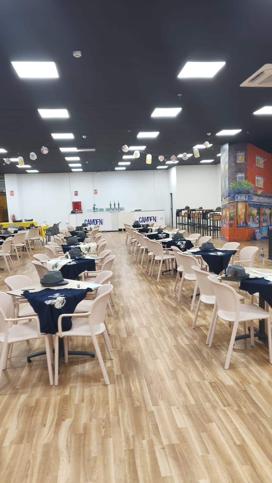Salón de Camden Events montado para una cena